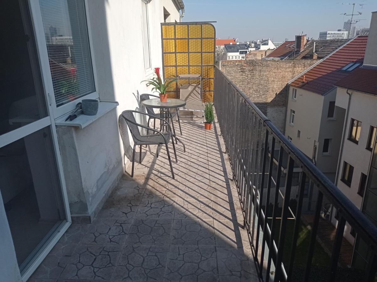 Amazing Flat In Old Town With Large Balcony Appartement Bratislava Buitenkant foto